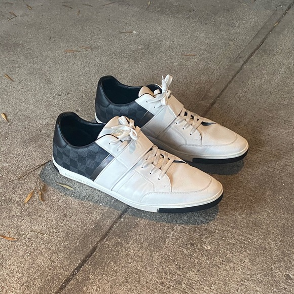 LOUIS VUTTON DAMIER AZUR BLACK AND WHITE SNEAKERS - Picture 8 of 8